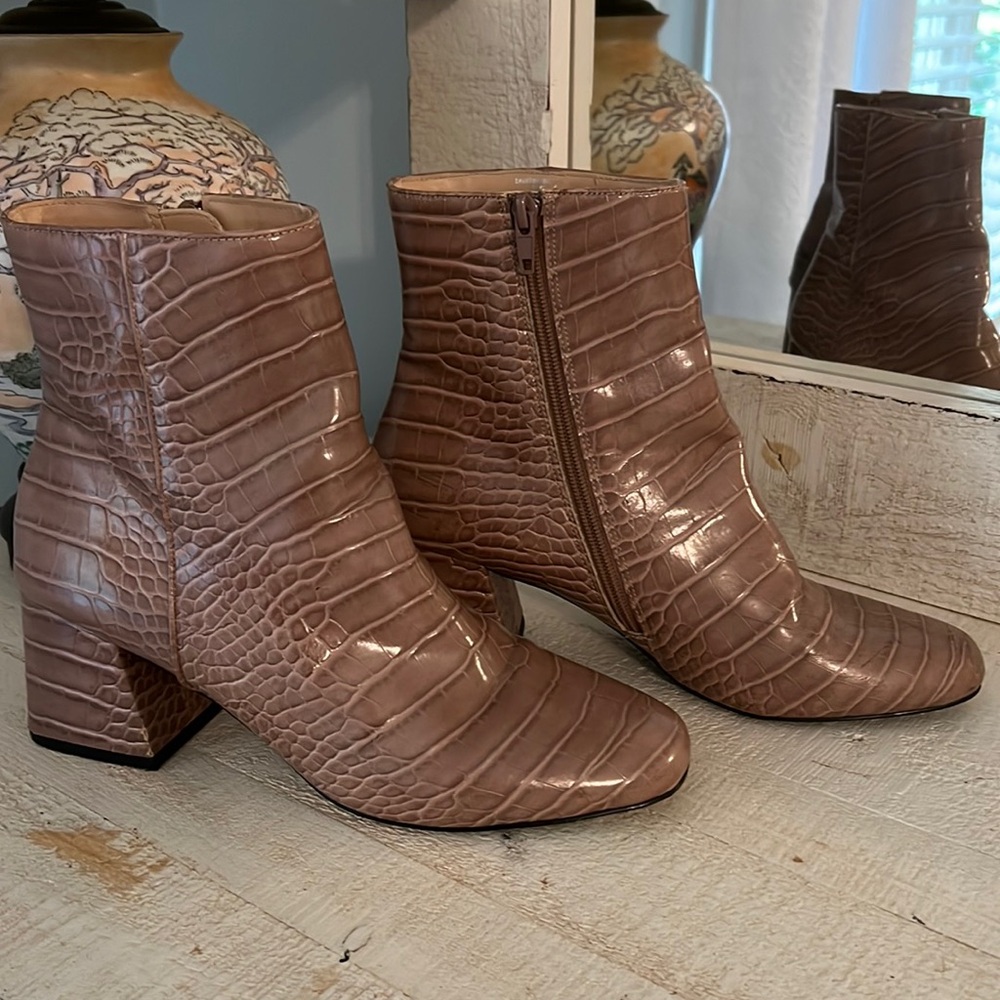 Steve Madden croc tan boots size 10